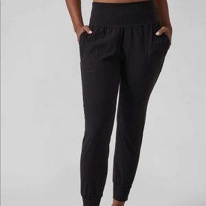 ATHLETA Salutation Jogger NWT SIZE SMALL